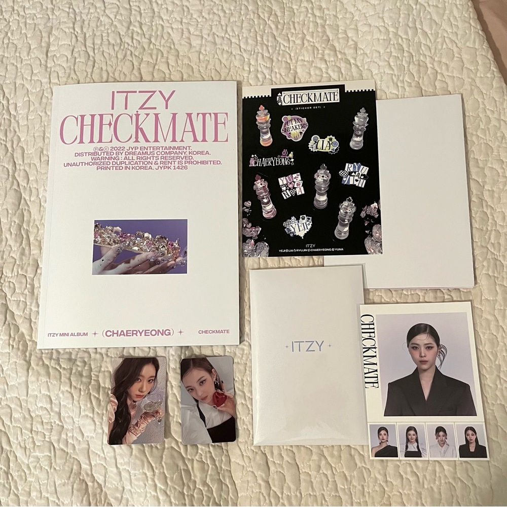 ITZY checkmate album
